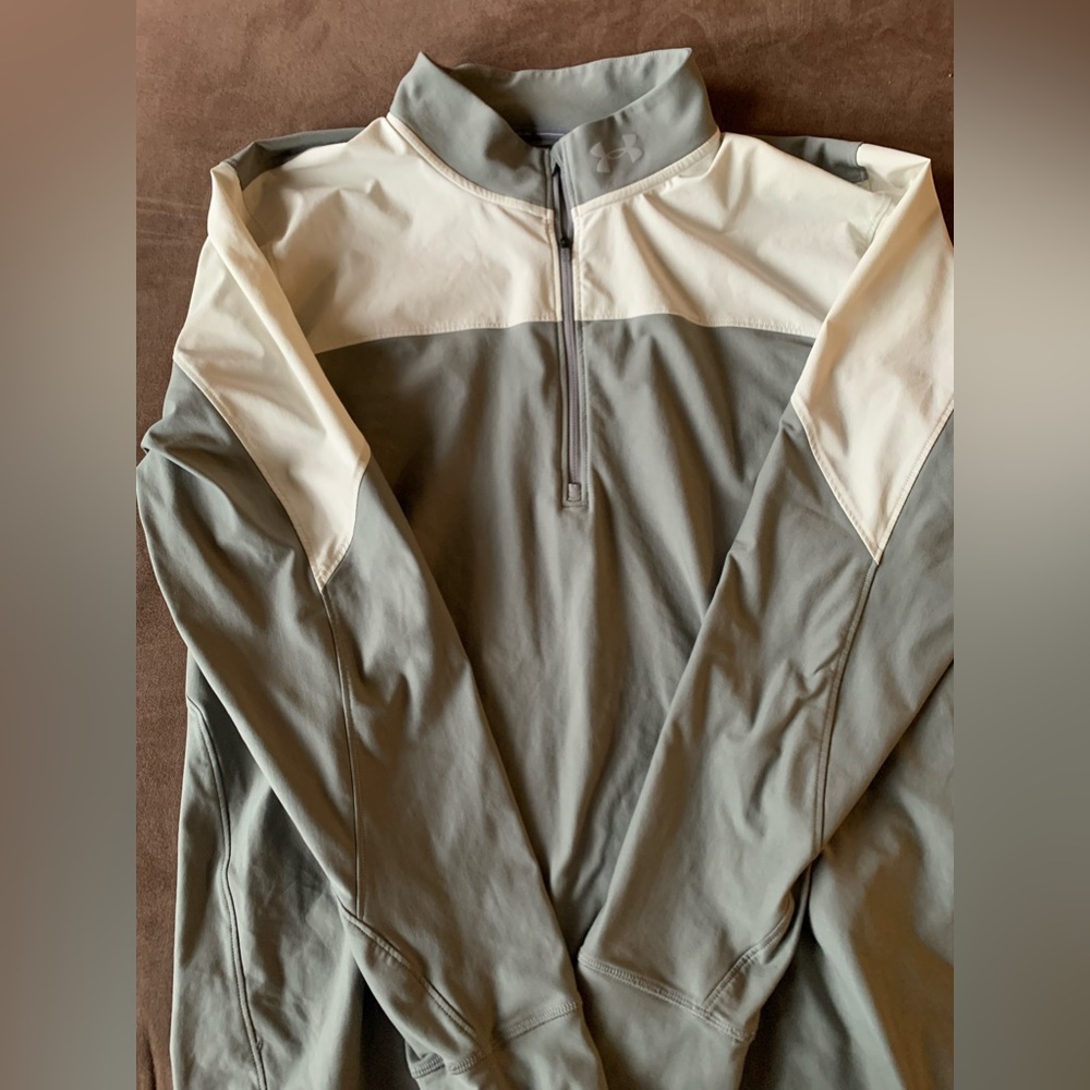 Under Armour Men’s XXL, 1/4 zip, excellent condition. Fits more like an XL.